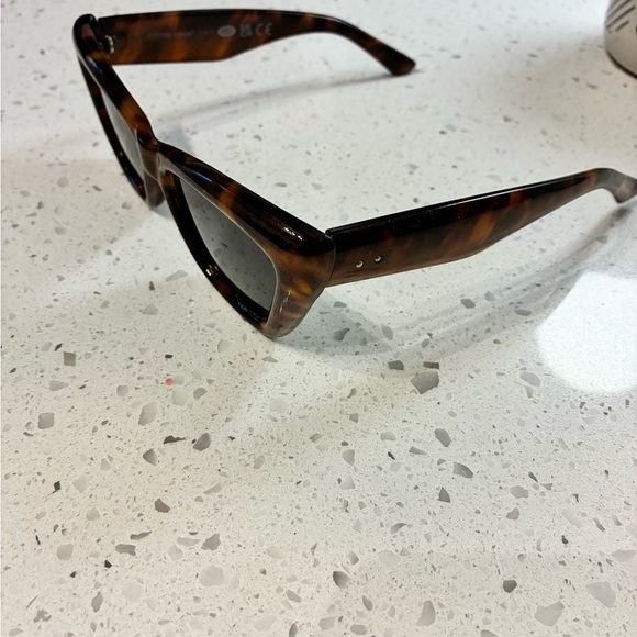 Foster Grant Tortoiseshell Square Sunglasses Cat 3 UV Protection Oversized - Picture 3 of 7